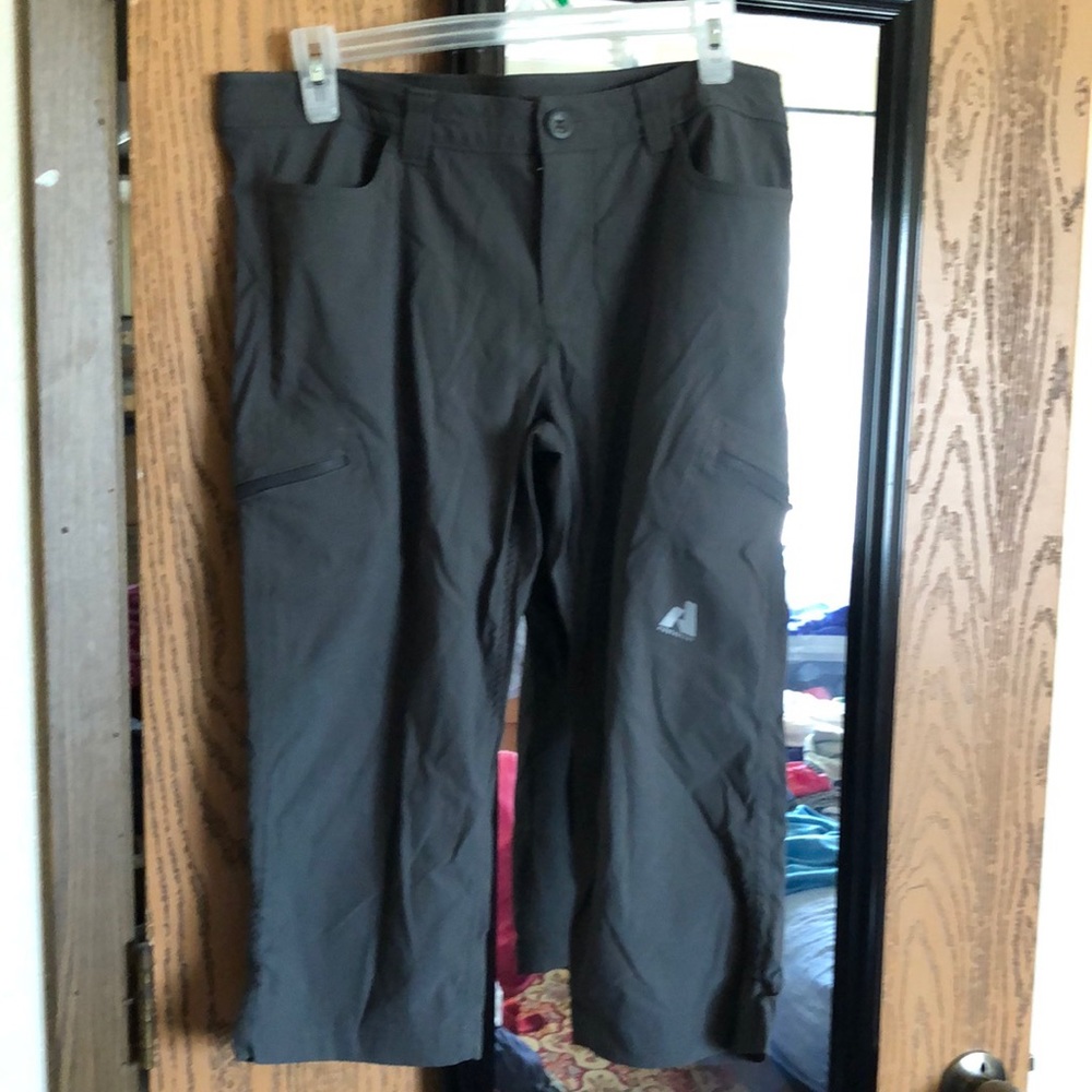Eddie Bauer First Ascent Capris